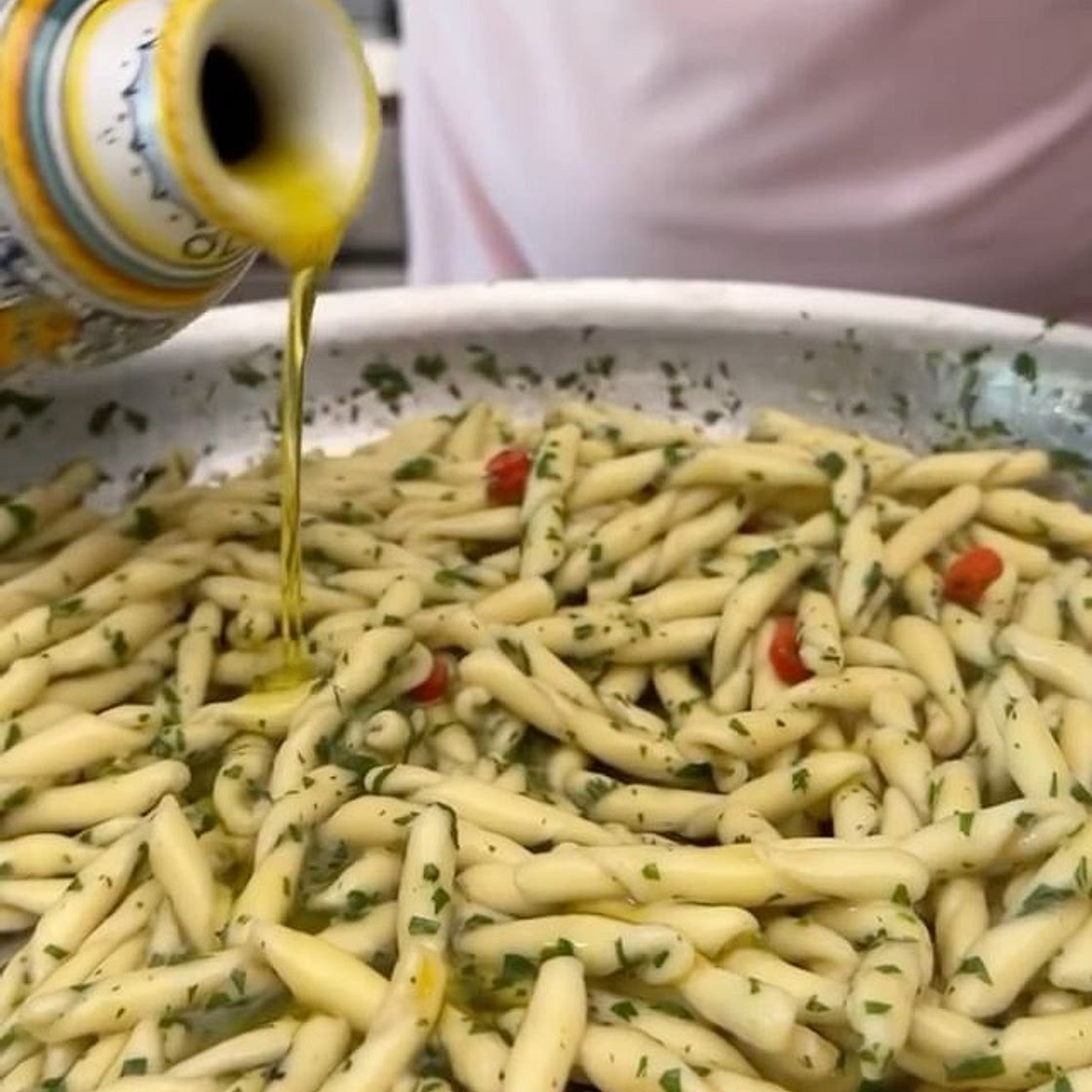 Strozzapreti with Anchovies and Parsley 💚