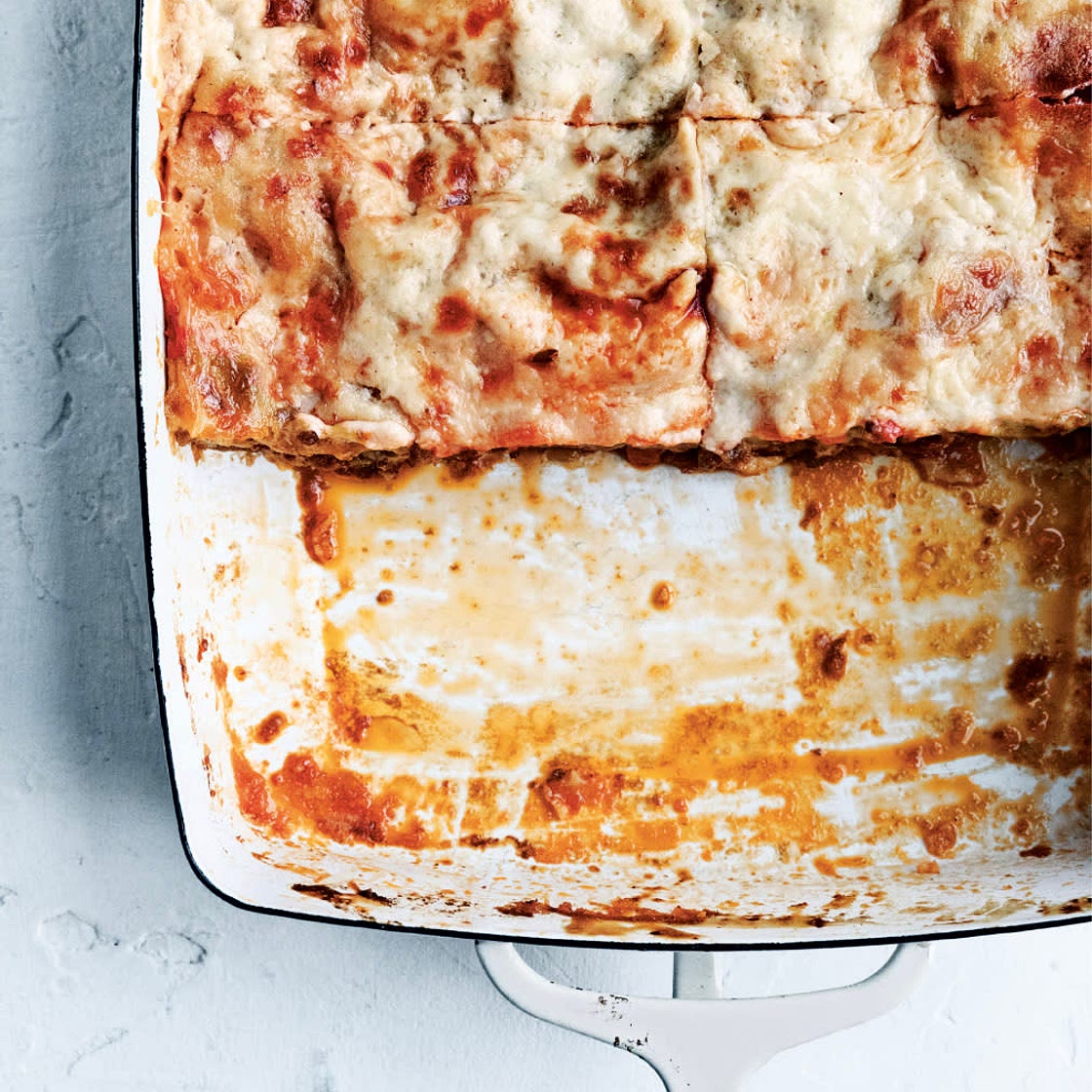 Quick tomato sauce lasagna