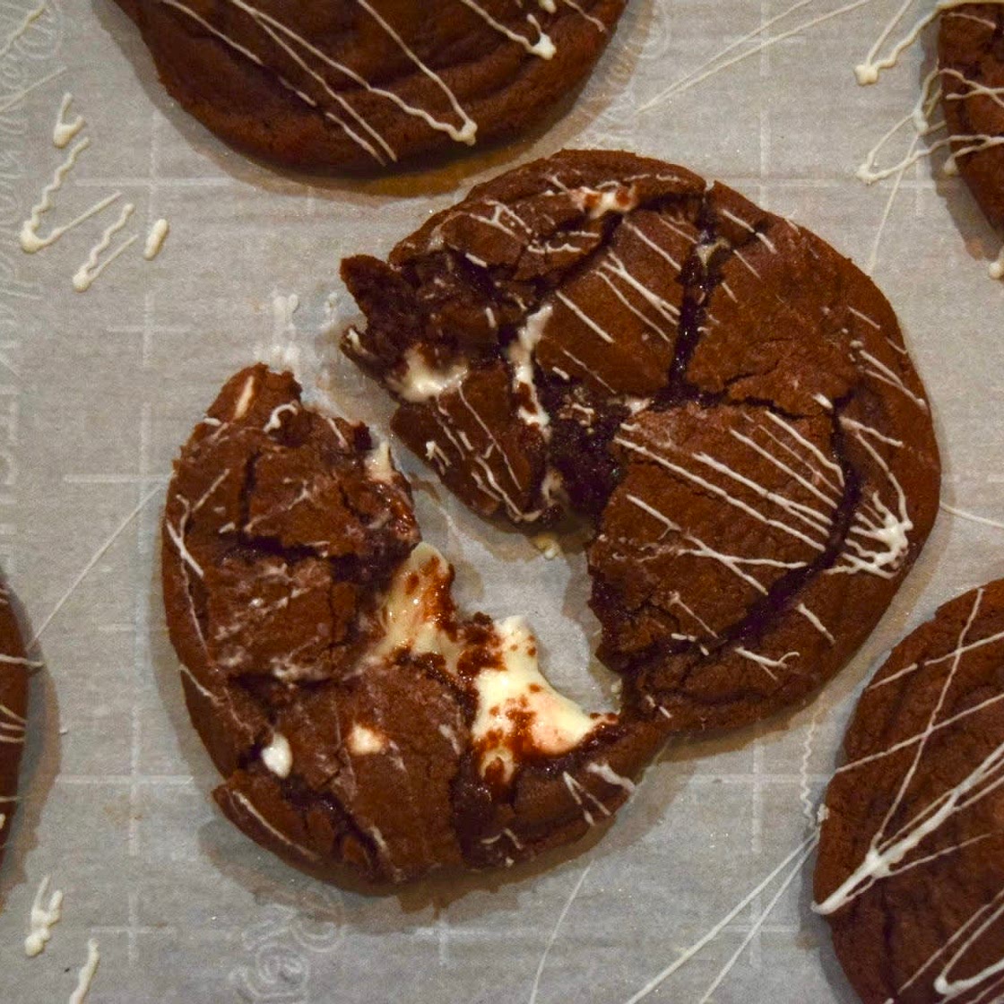 Red Velvet Cheesecake Cookies