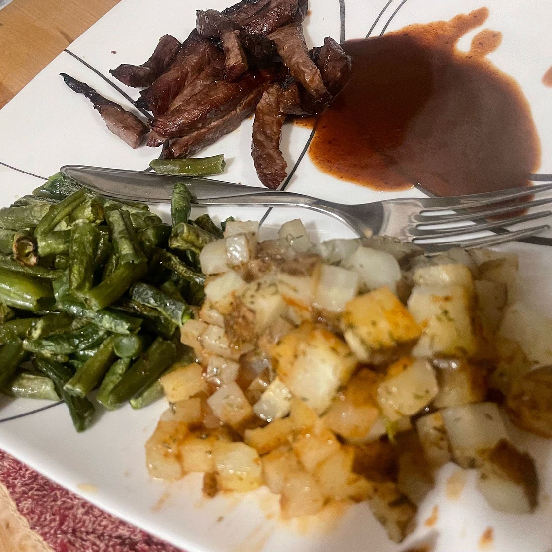 Garlic Butter Steak Bites and Potatoes {Whole30}