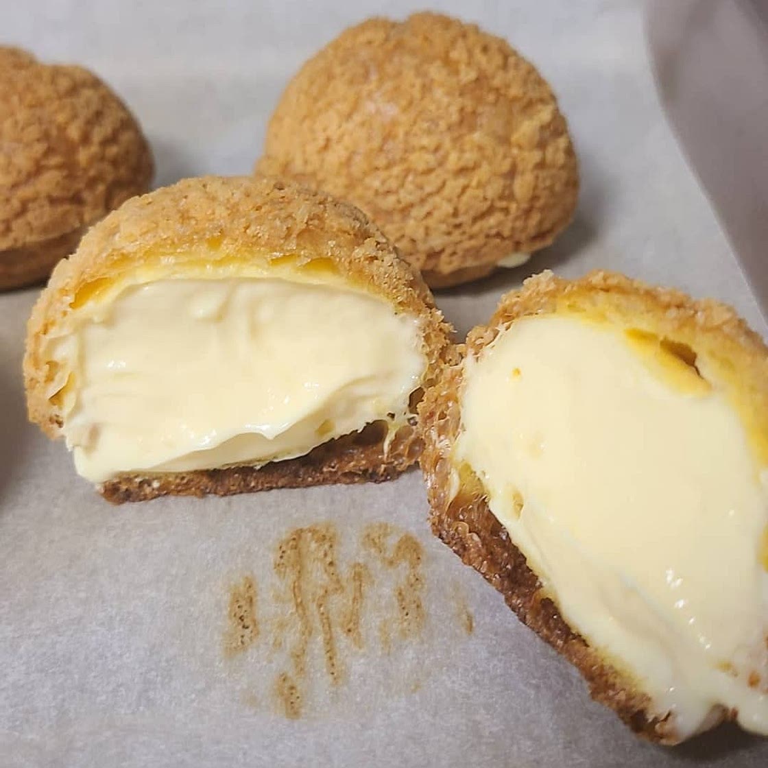 Crispy Puff With Custard Filling