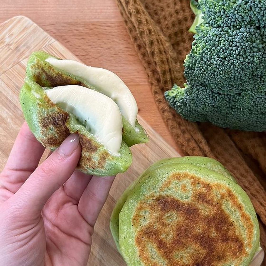 FOCACCINE FILANTI DI PATATE E BROCCOLI