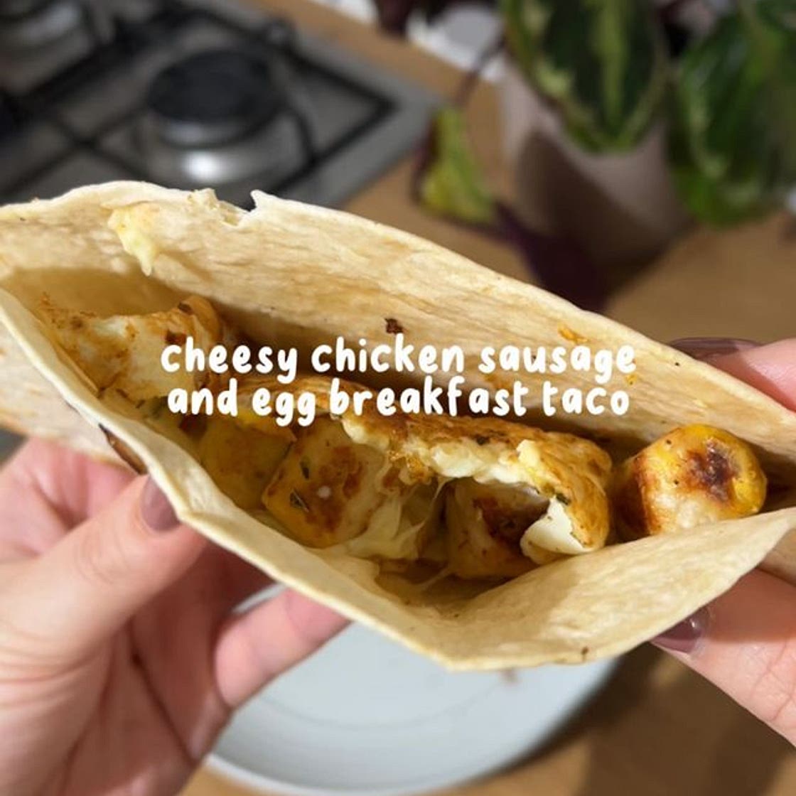 CHEESY CHICKEN SAUSAGE & EGG BREAKFAST TACO 🌮🍳