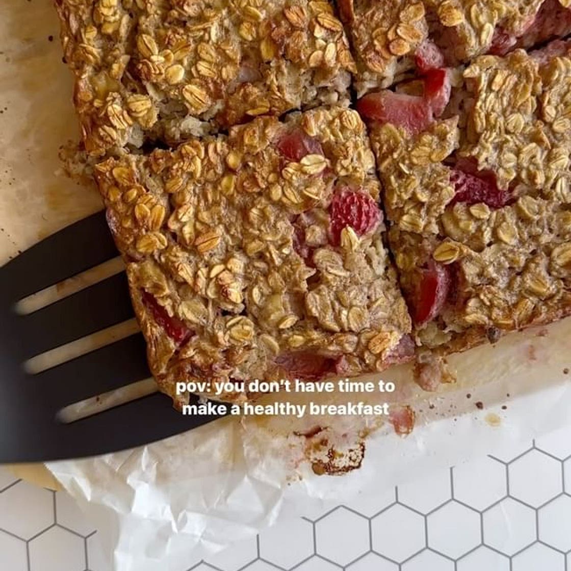 Strawberry and banana baked oats