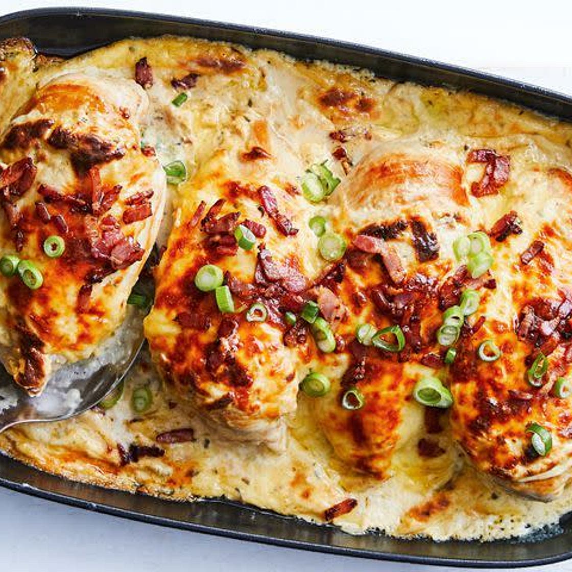 Cheesy chicken tray bake with leek and bacon