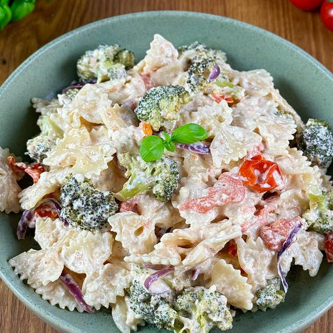 Brokkoli Feta Pasta mit Tomaten
