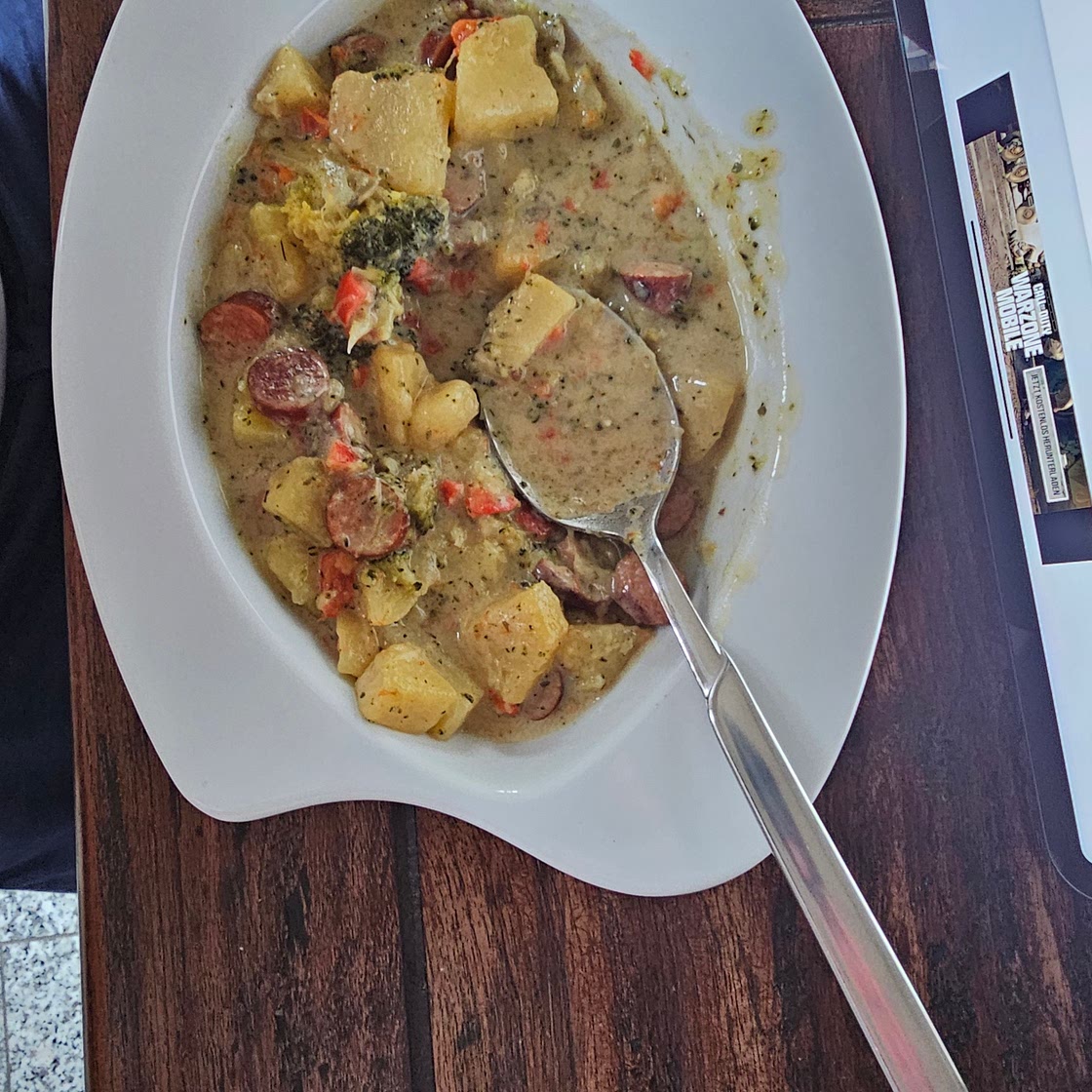 Kartoffeln-Brokkoli-Eintopf mit Cabanossi