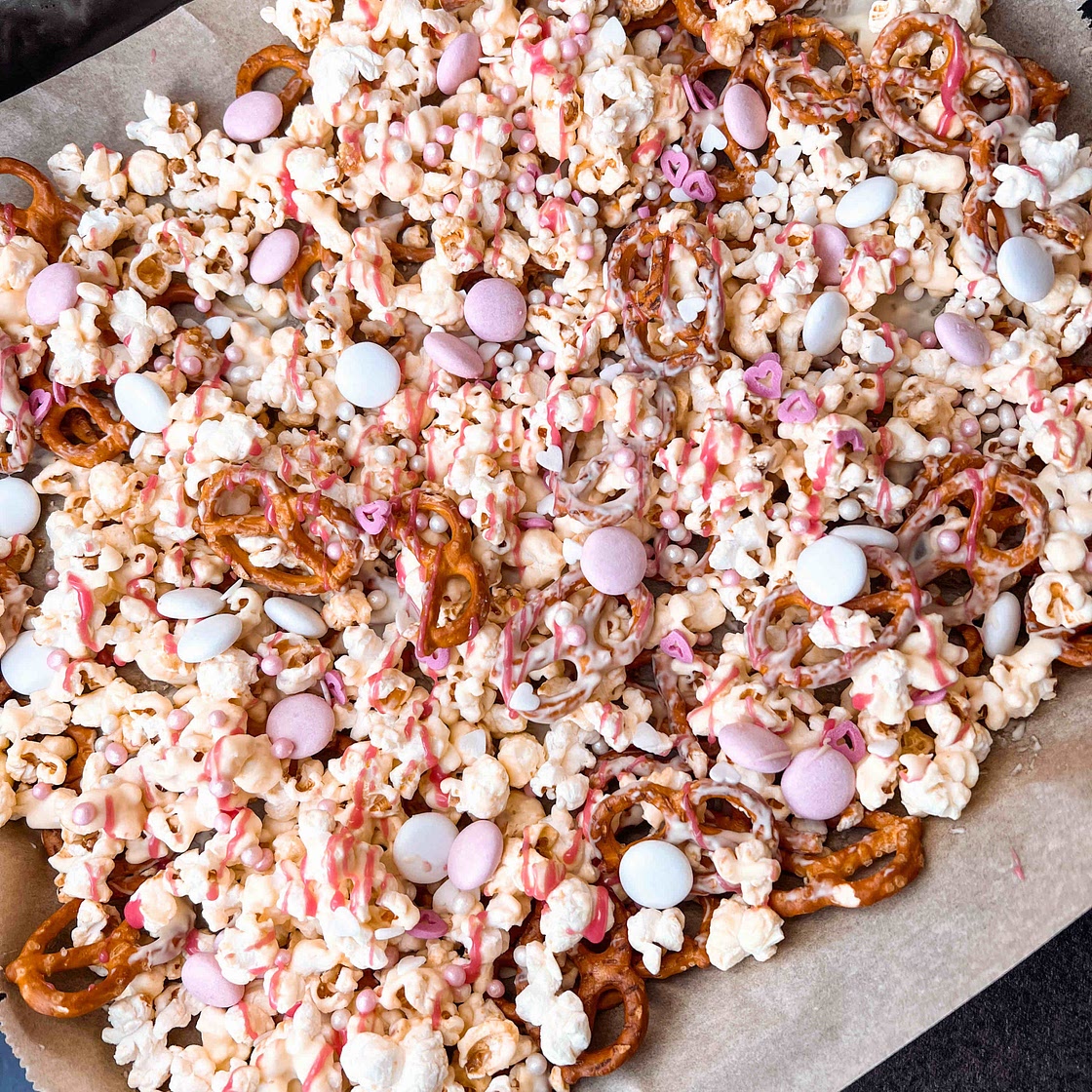 VALENTINES SNACK MIX