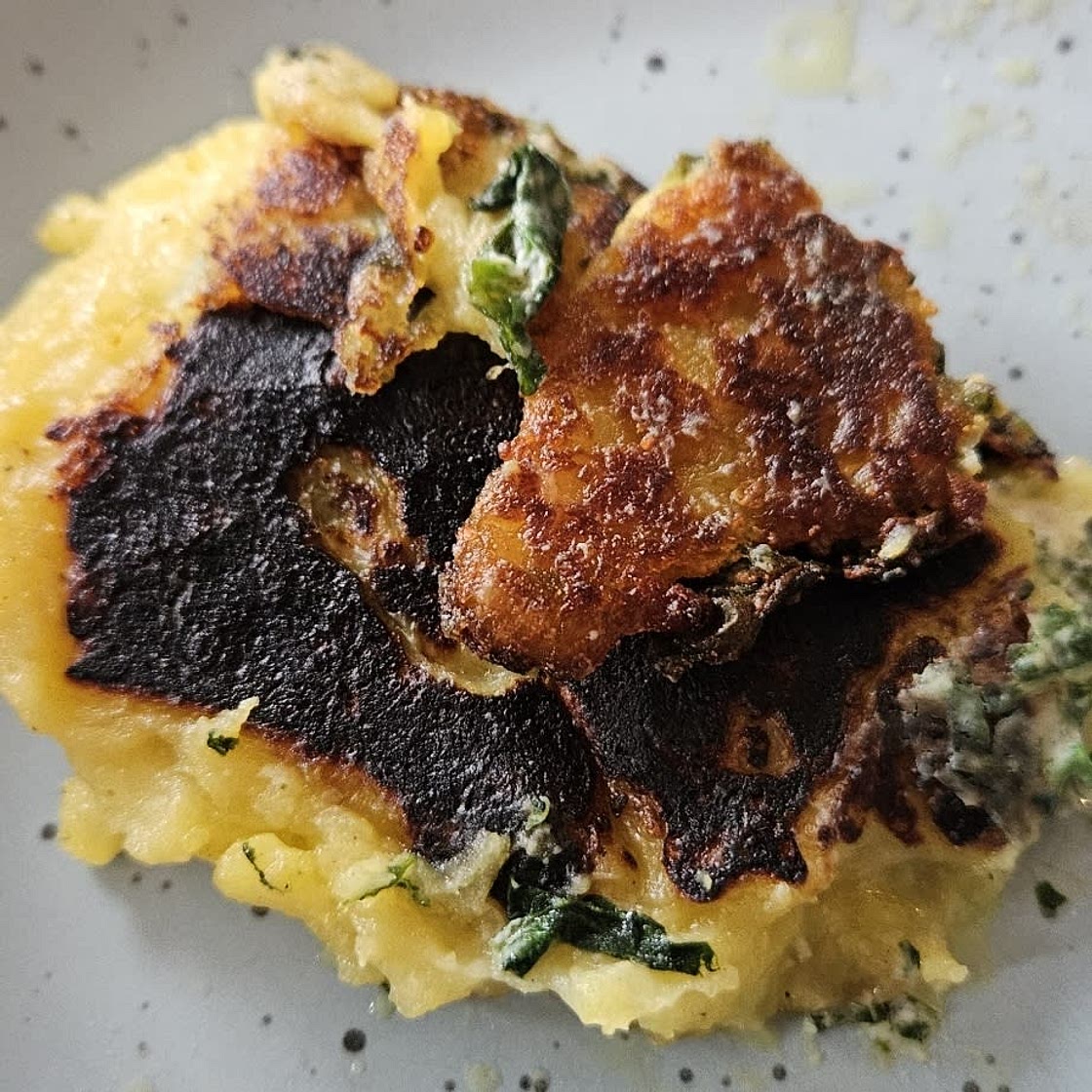 Vegane Kartoffeltaschen mit Spinat-Frischkäse-Füllung