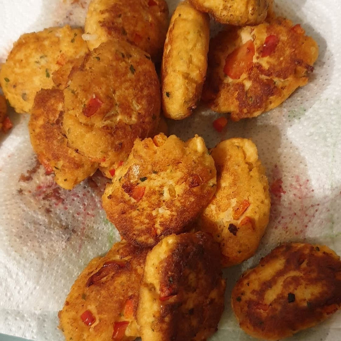Salmon Cakes Recipe (Salmon Patties)