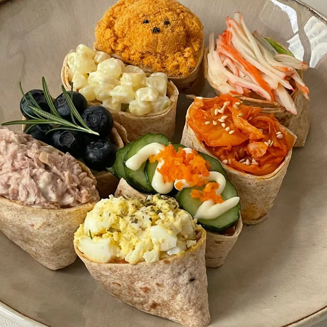 Pocket salad rolls