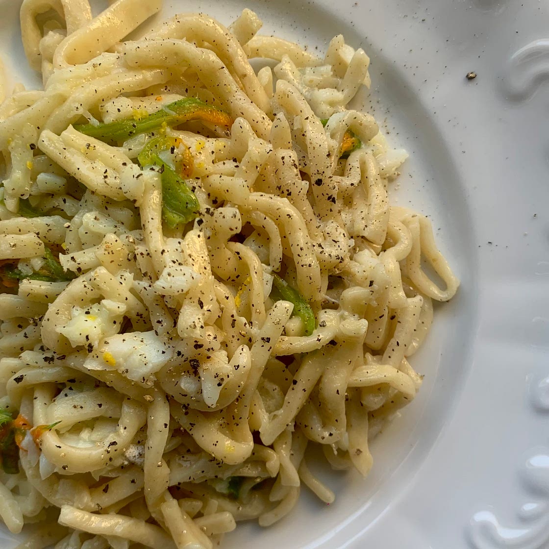Pasta spigola e fiori di zucca al profumo di limone