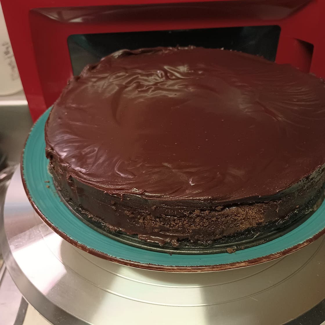 TRIPLE CHOCOLATE CHEESECAKE