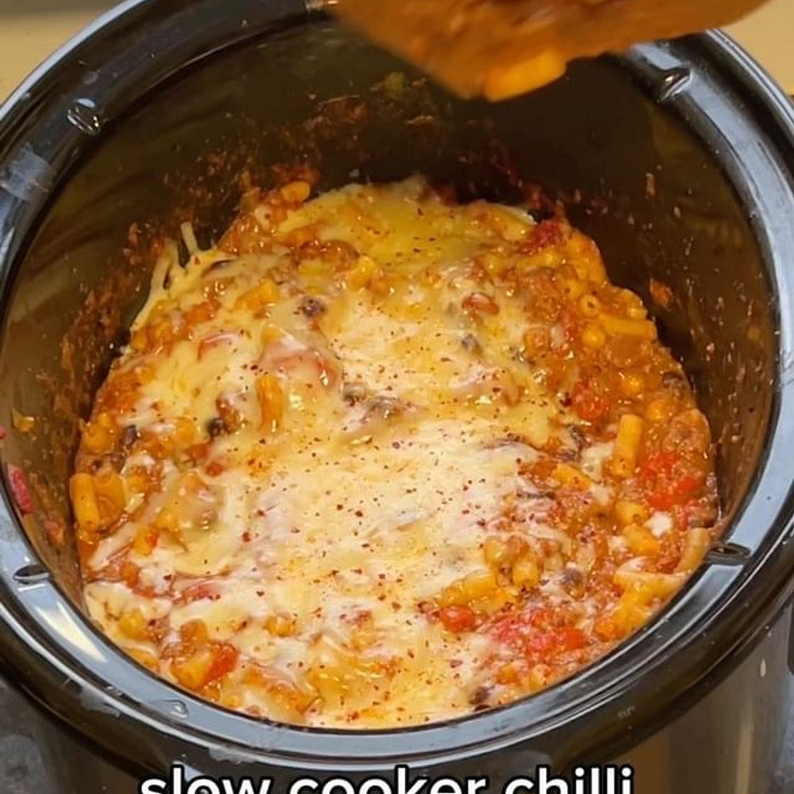 Slow Cooker Chilli Mac &amp; Cheese 😋