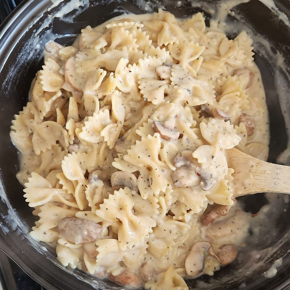 Creamy, Vegan mushroom and rosemary pasta