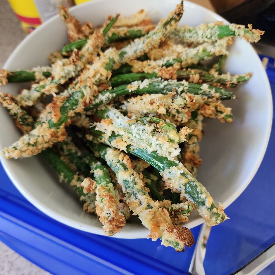 Air Fryer Garlic and Parm Green Bean Fries