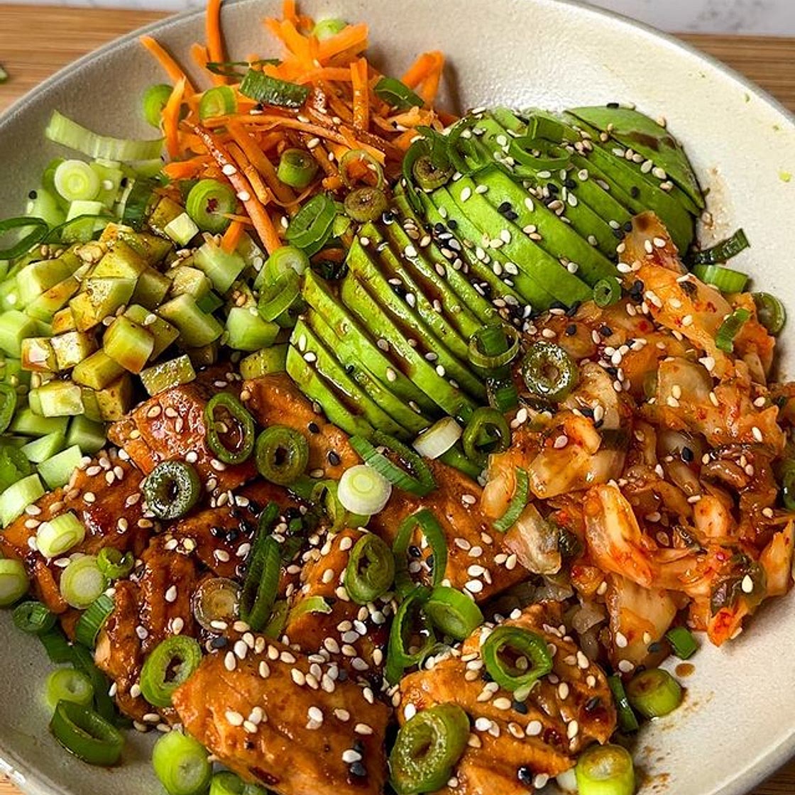 Marinated salmon bowl