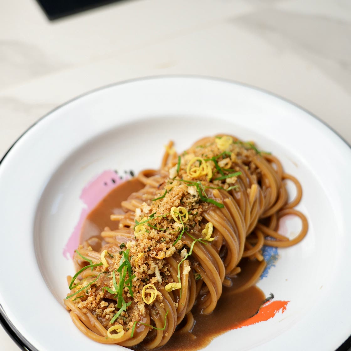Fermented black garlic spaghetti