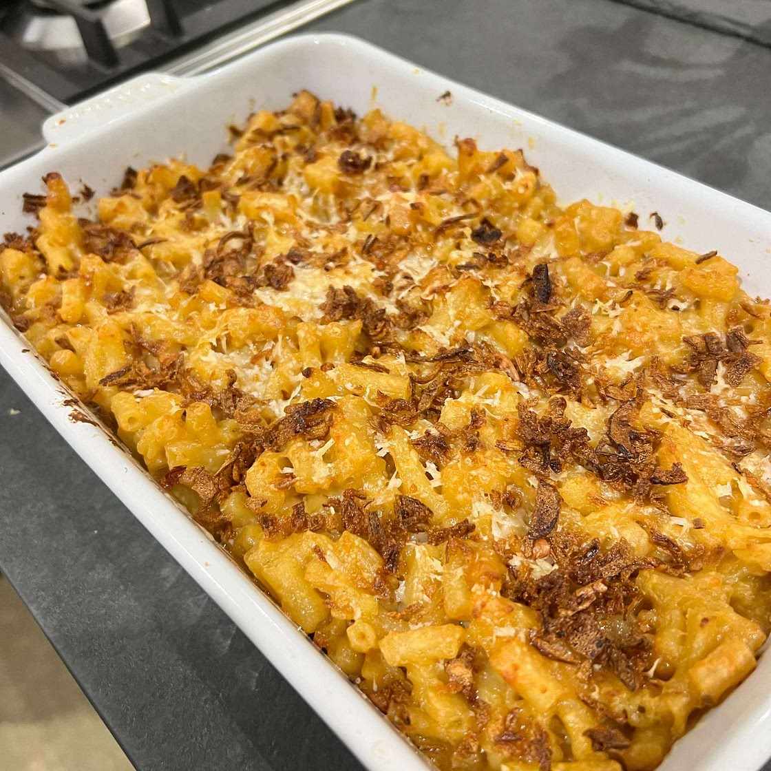 GOCHUJANG MAC & CHEESE WITH A CRISPY ONION “BREADCRUMB” 🔥