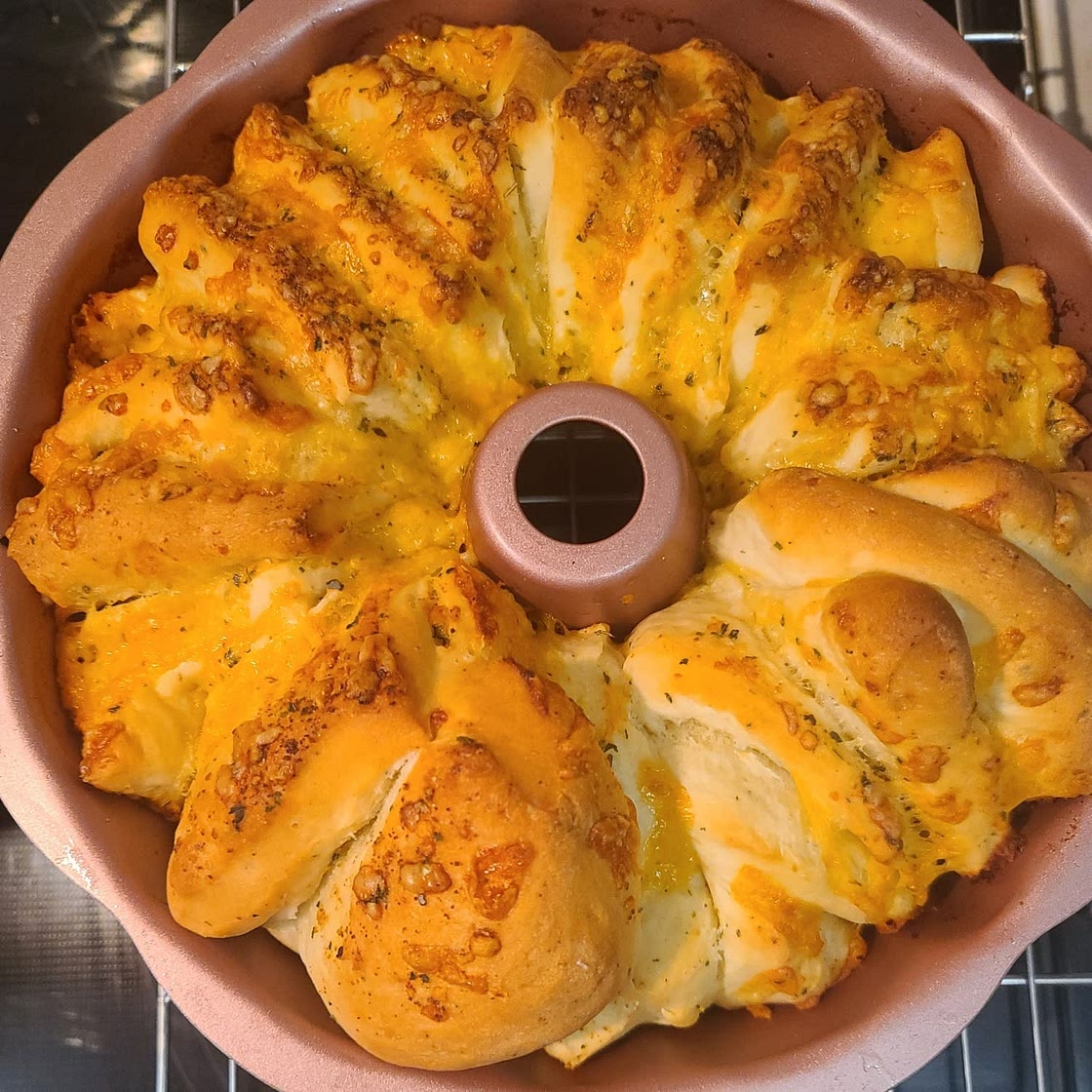 Cheesy garlic pull apart