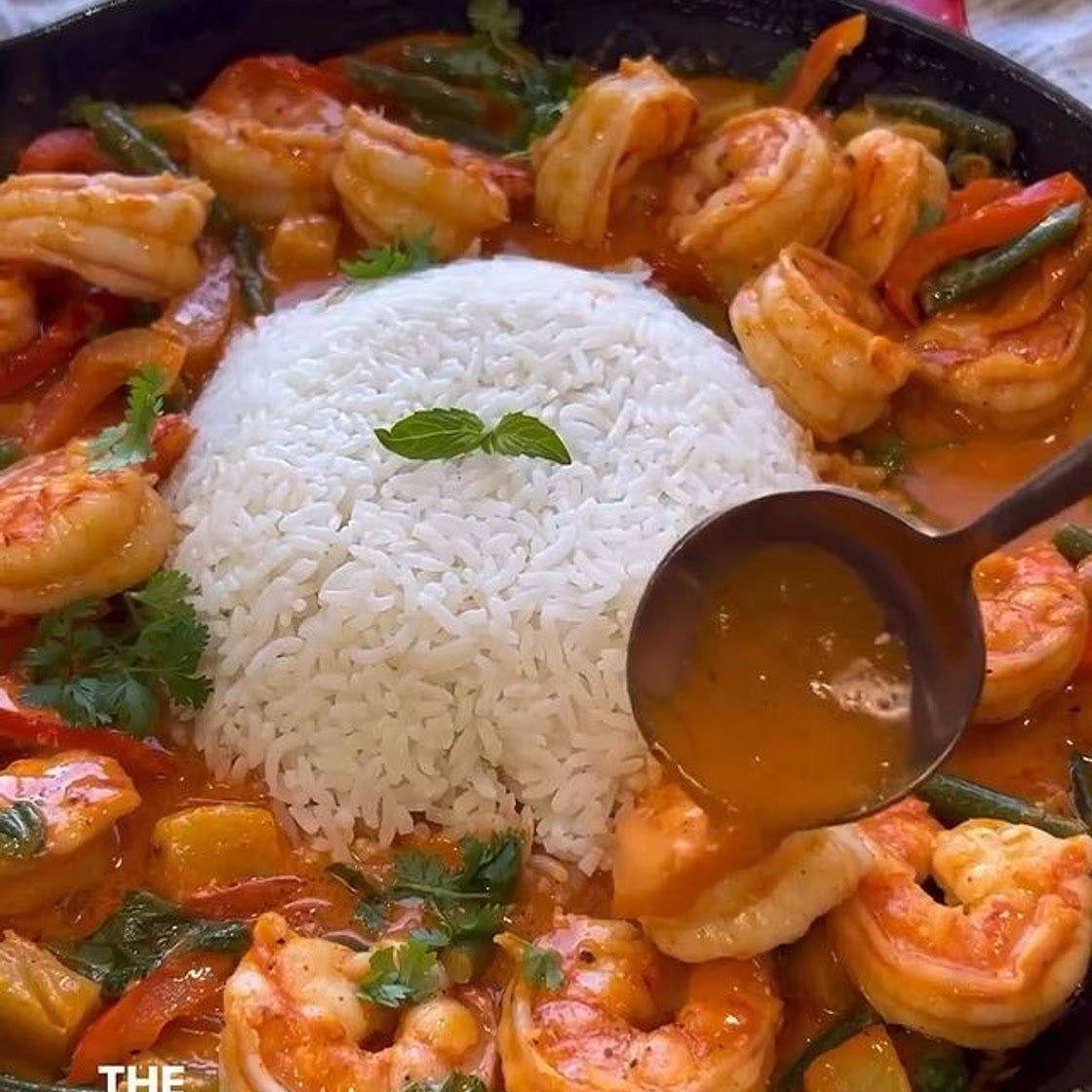 Thai Curry Shrimp with Coconut Rice 🍚