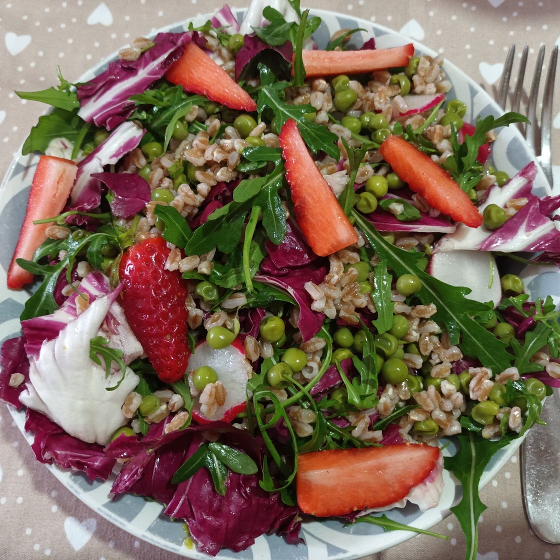 strawberries and peas farro salad