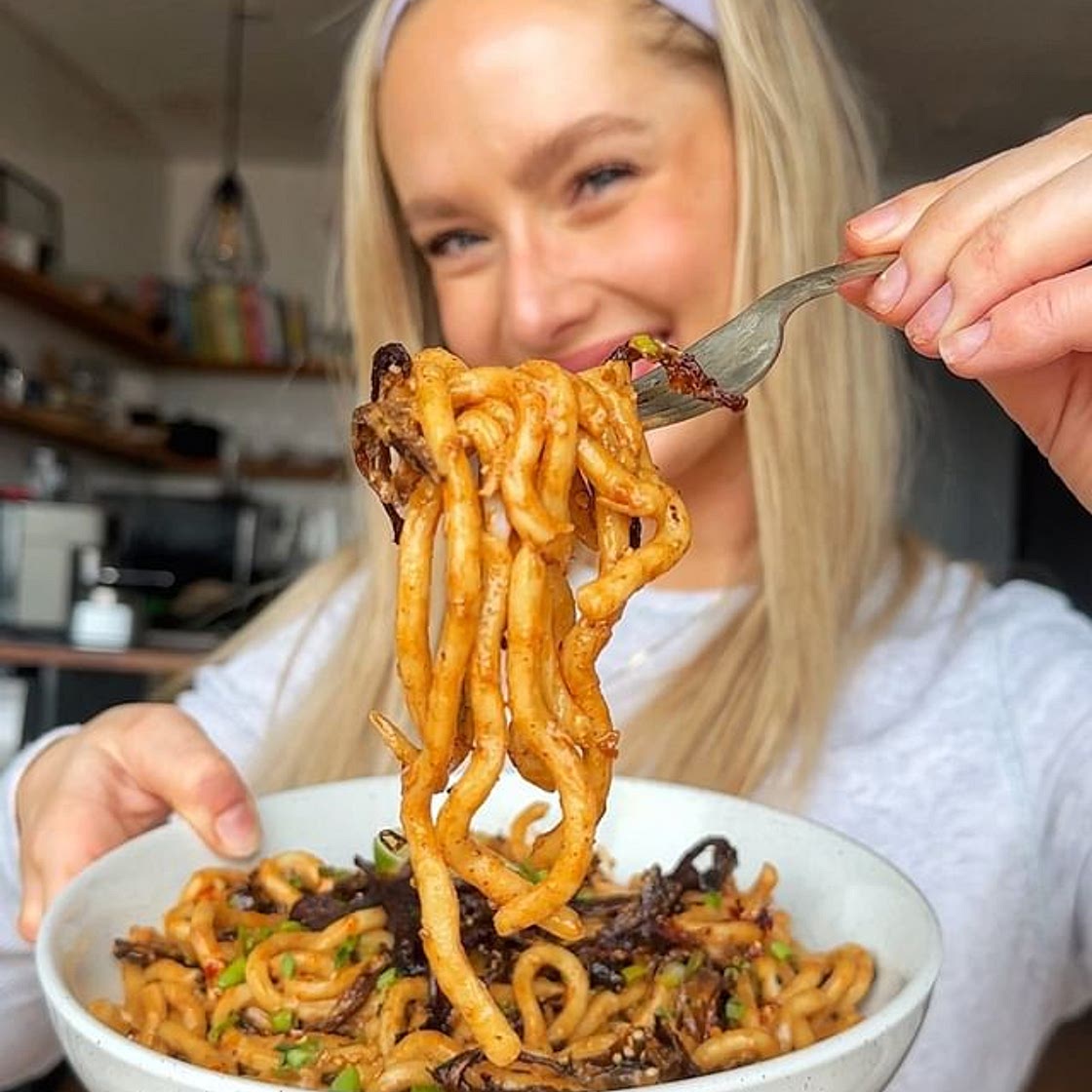 Pulled pork style tahini noodles 🍜