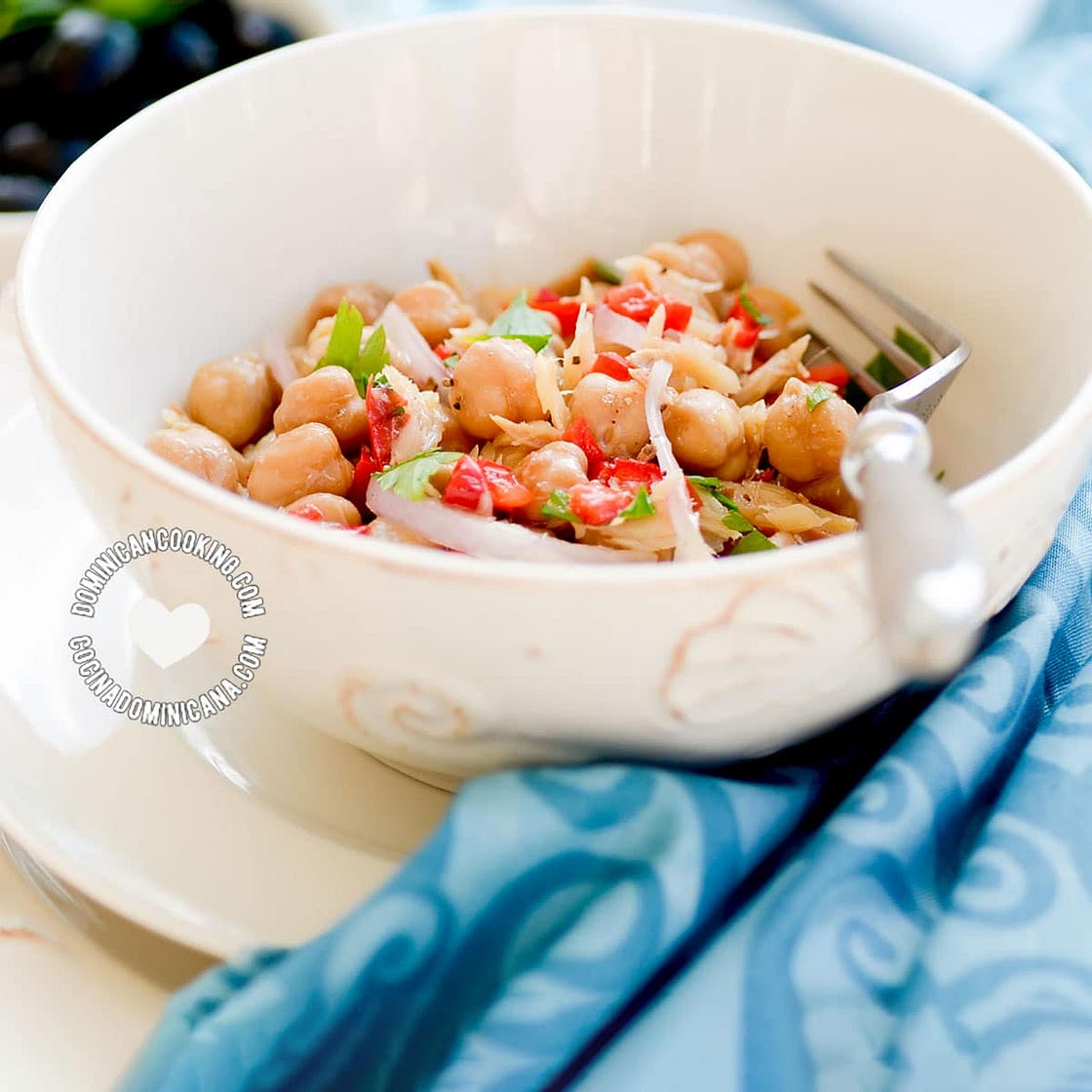 Ensalada de Bacalao [Recipe + Video] Chickpea and Codfish Salad