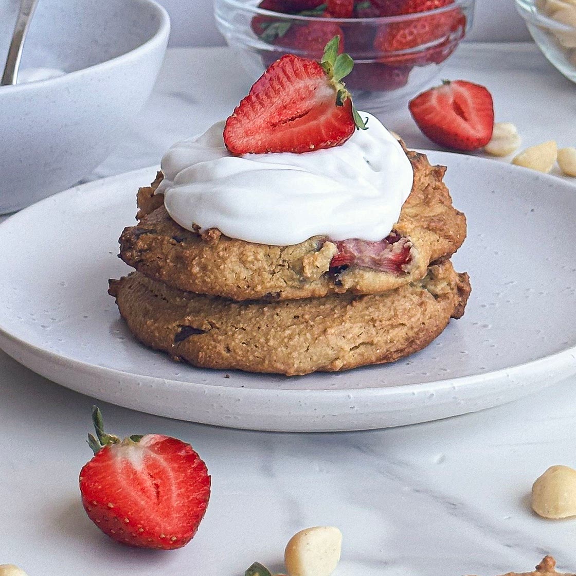 Strawberry, macadamia and choc chips cookies 