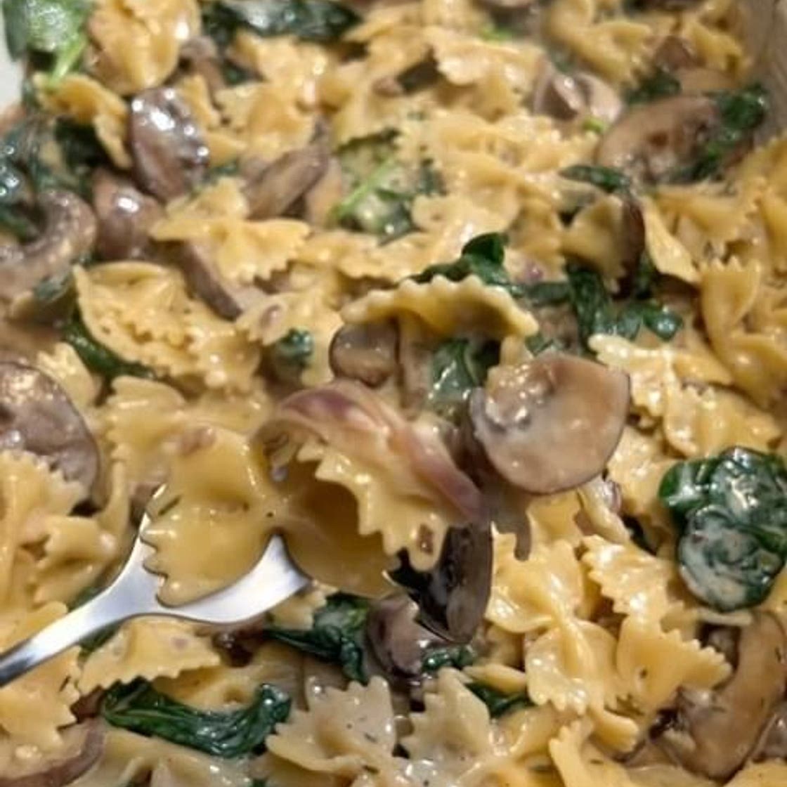 Creamy Garlic Mushroom Pasta