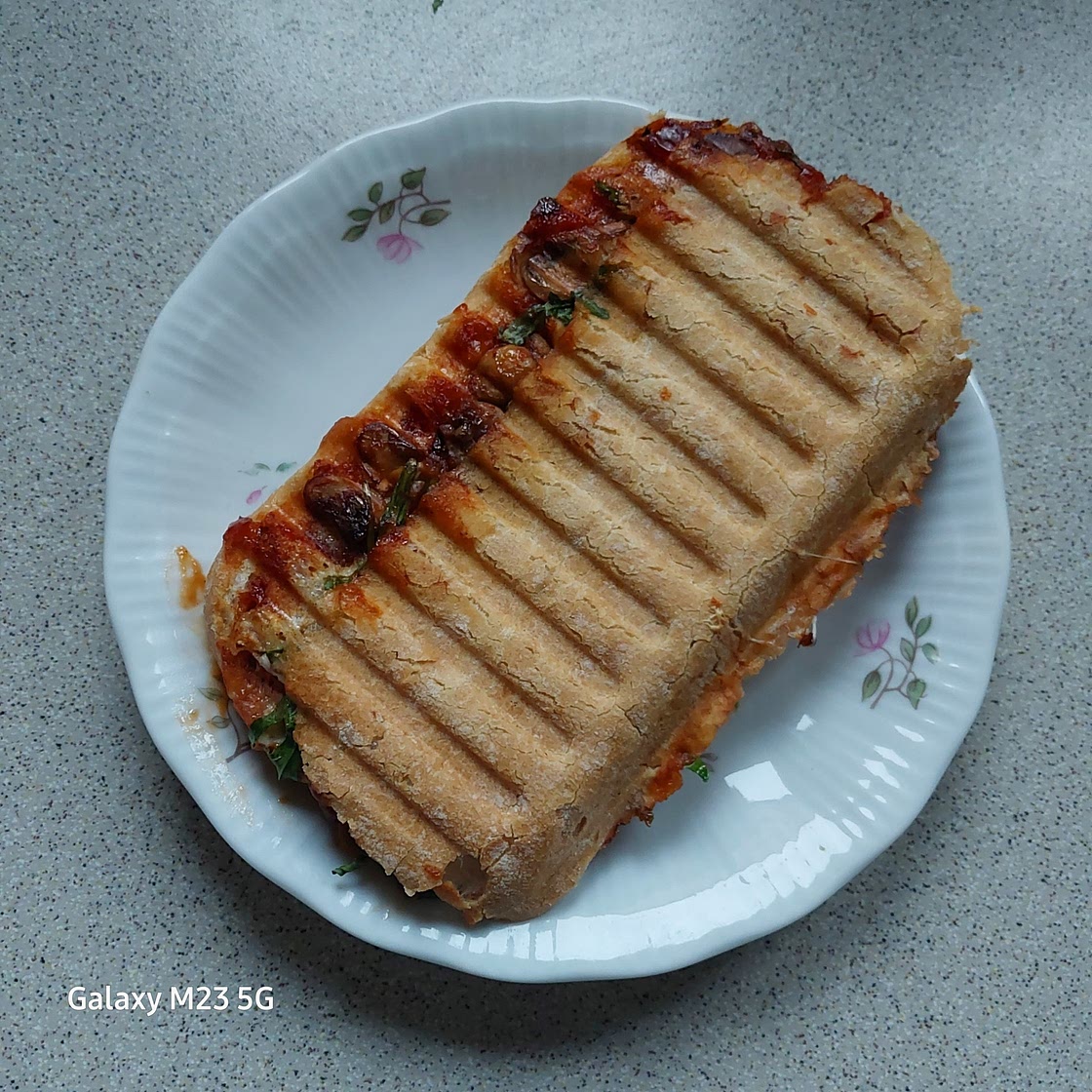 Mushroom arugula panini
