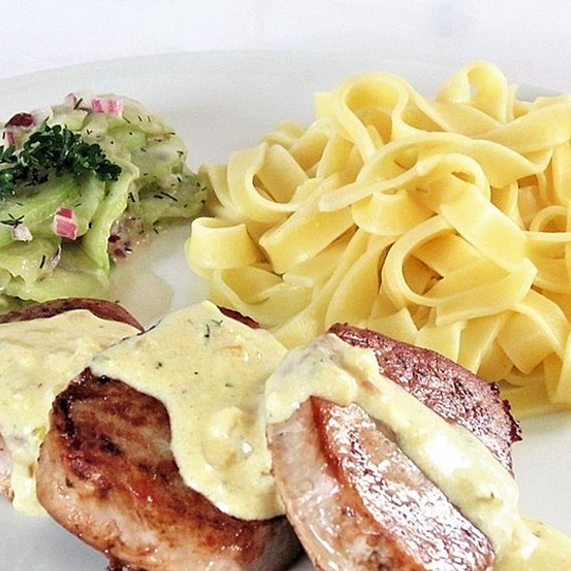 Schweinemedaillons mit Tagliatelle