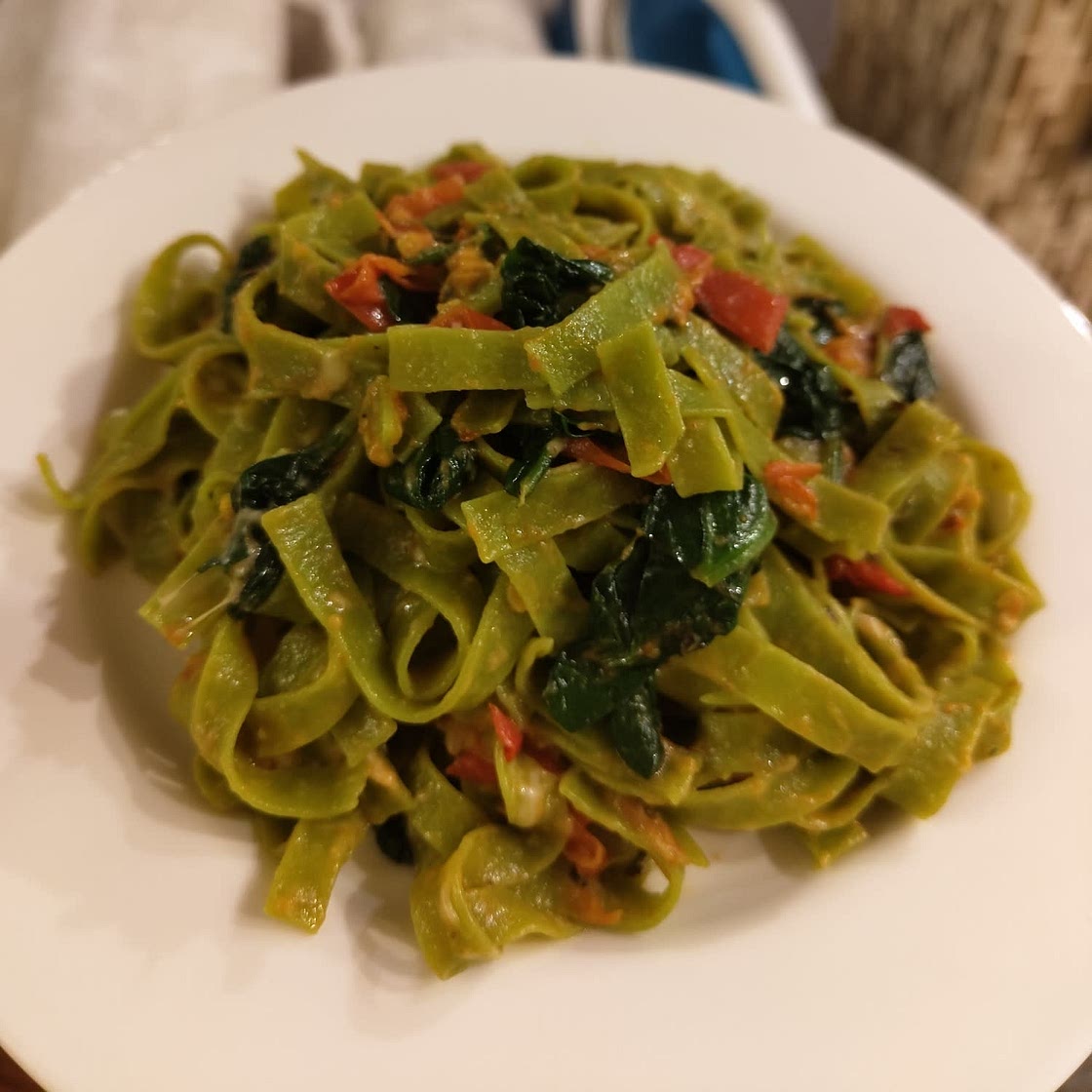 Pasta with Tomatoes and Spinach