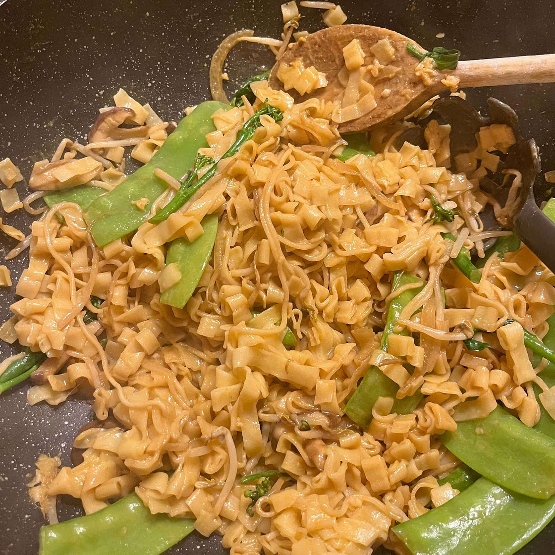 Garlic Sriracha Noodles with Broccolini