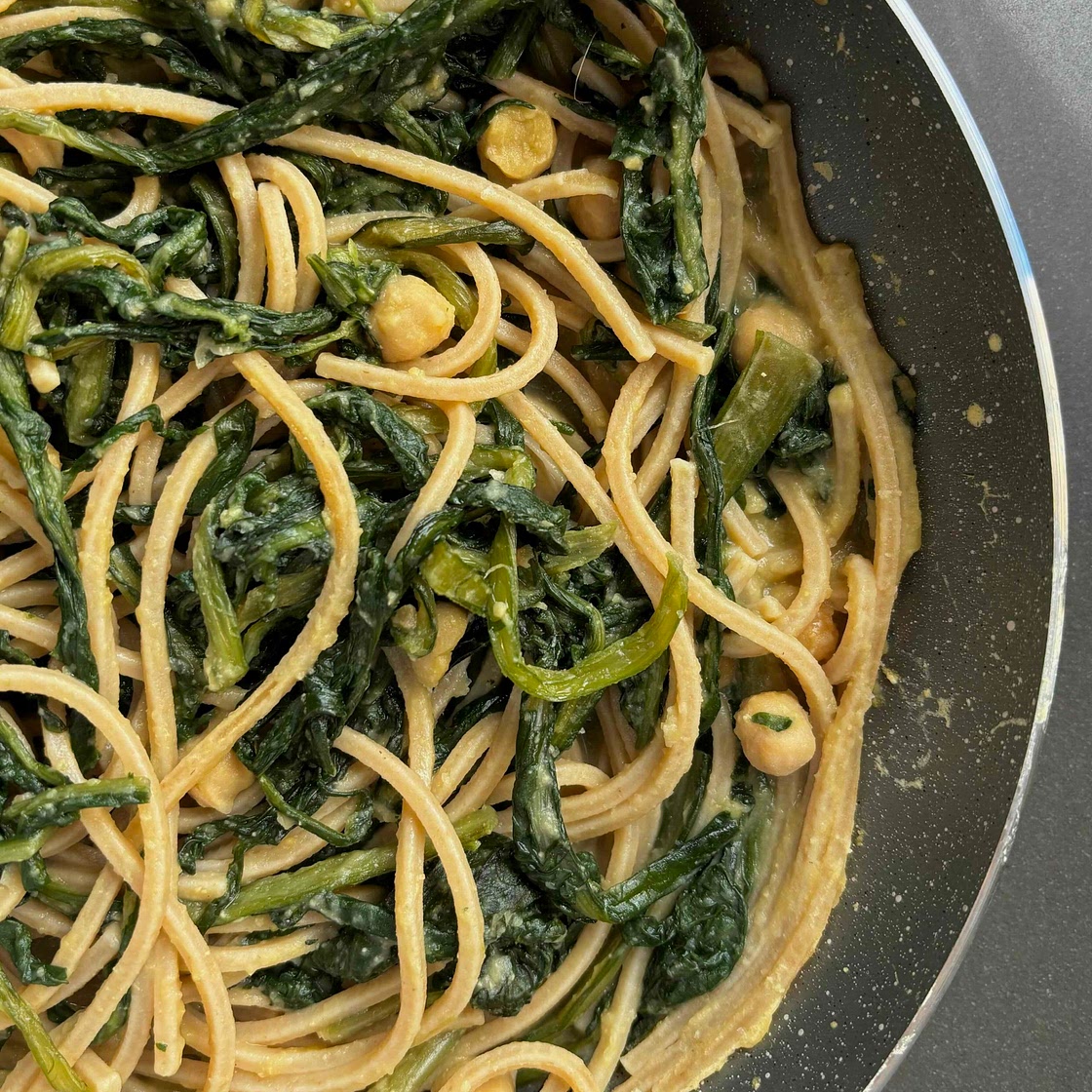Spaghetti integrali hummus e cicoria