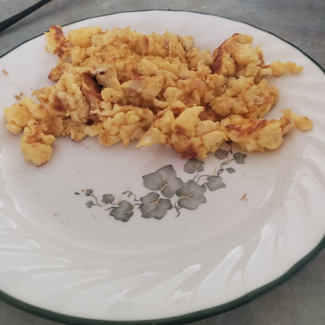 How to Make Fluffy Moist Scrambled Eggs