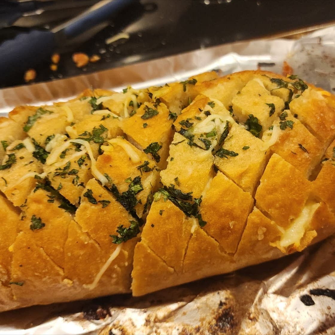 Cheese and Garlic Crack Bread (Pull Apart Bread)