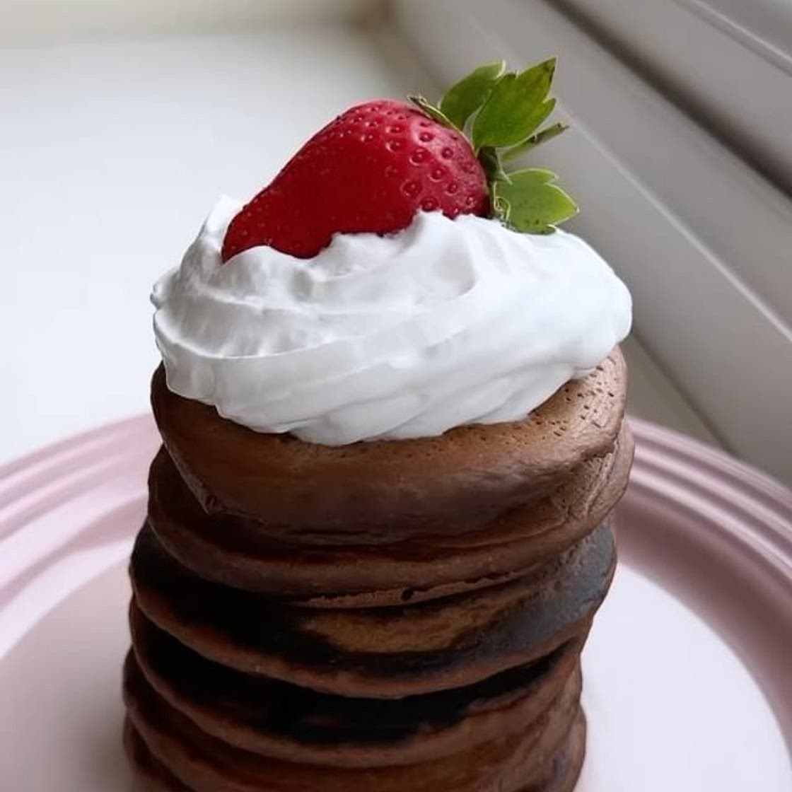 High protein fluffy chocolate pancakes