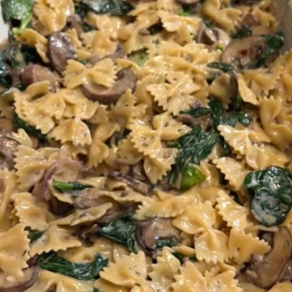 1️⃣ Creamy Garlic Mushroom Pasta | Recipe ⬇️