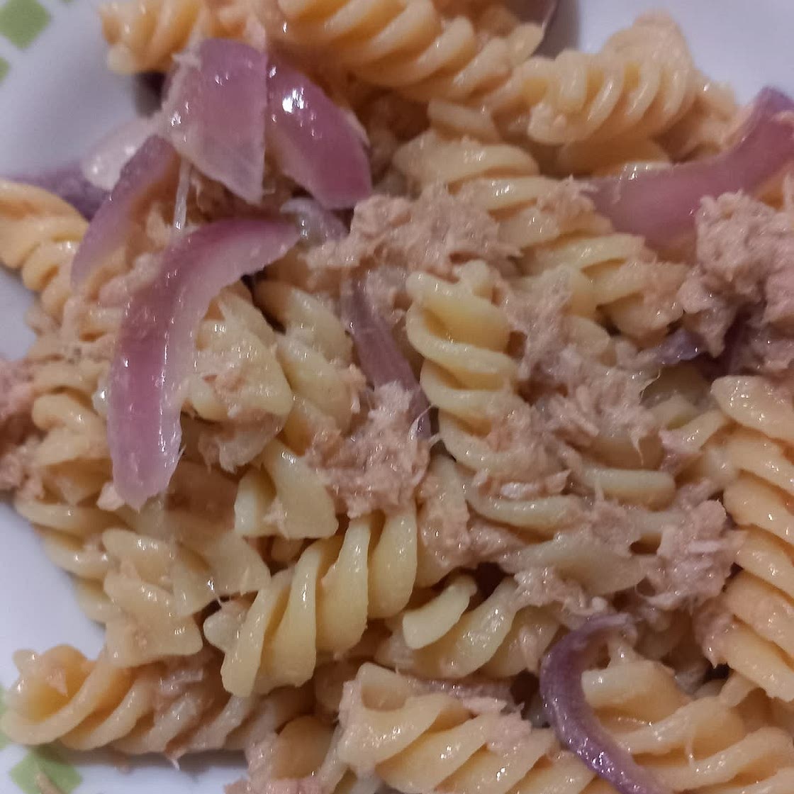 Pasta con tonno e cipolla