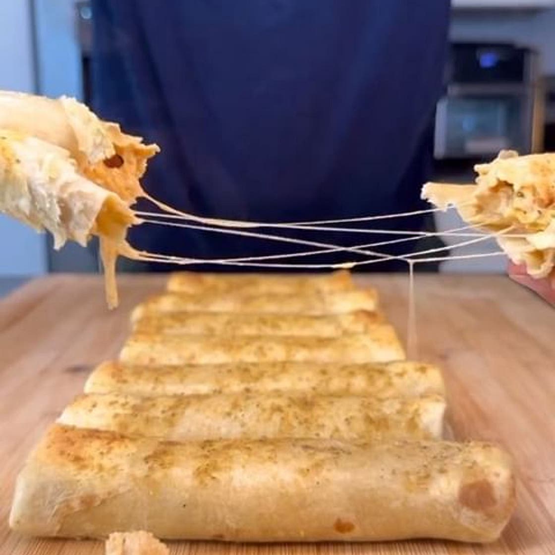 Macro-Friendly Queso Chicken Rolls