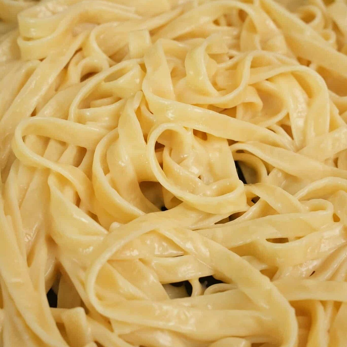 Authentic 4-Ingredient Fettuccine Alfredo (NO CREAM!)