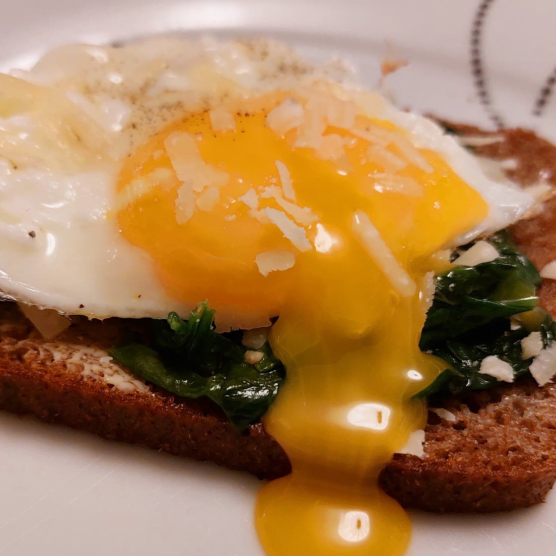 Rye bread - Fried eggs, spinach, and parmesan flakes
