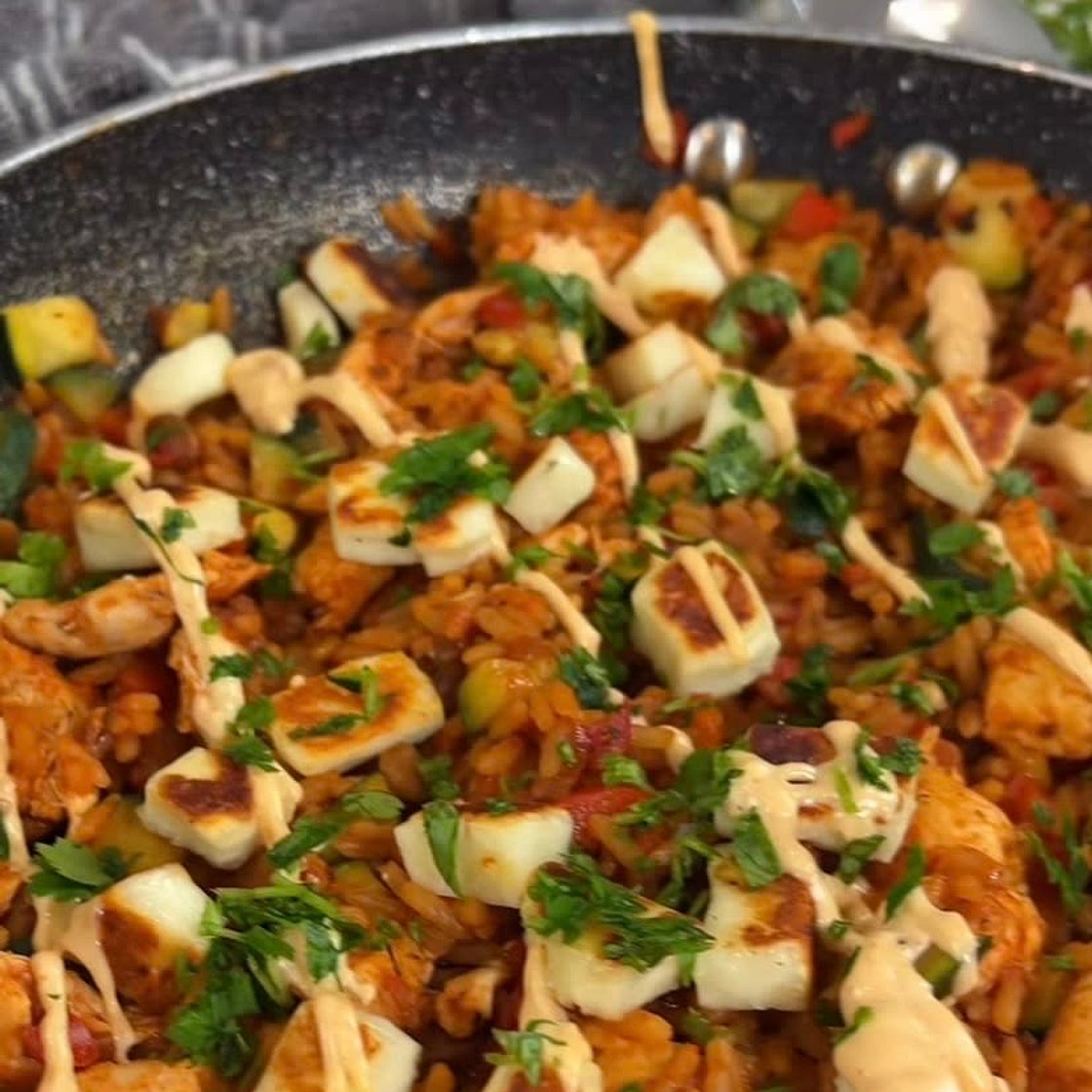Honey chipotle ‘chicken’ and halloumi rice