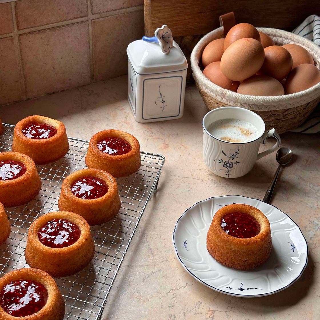 Financiers with raspberry jam 👒
