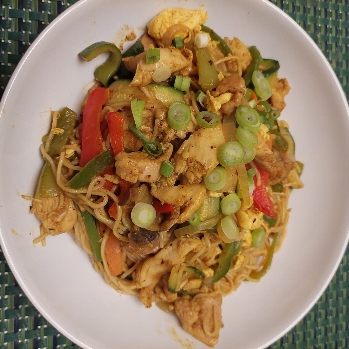 Delicious Chicken Singapore Noodles