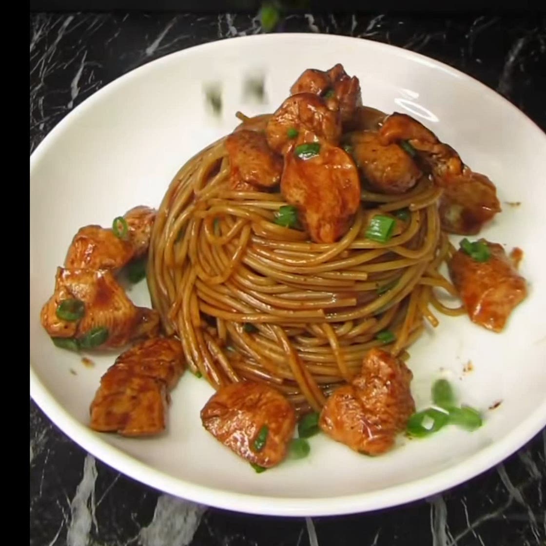 Noodles de pollo con hoisin