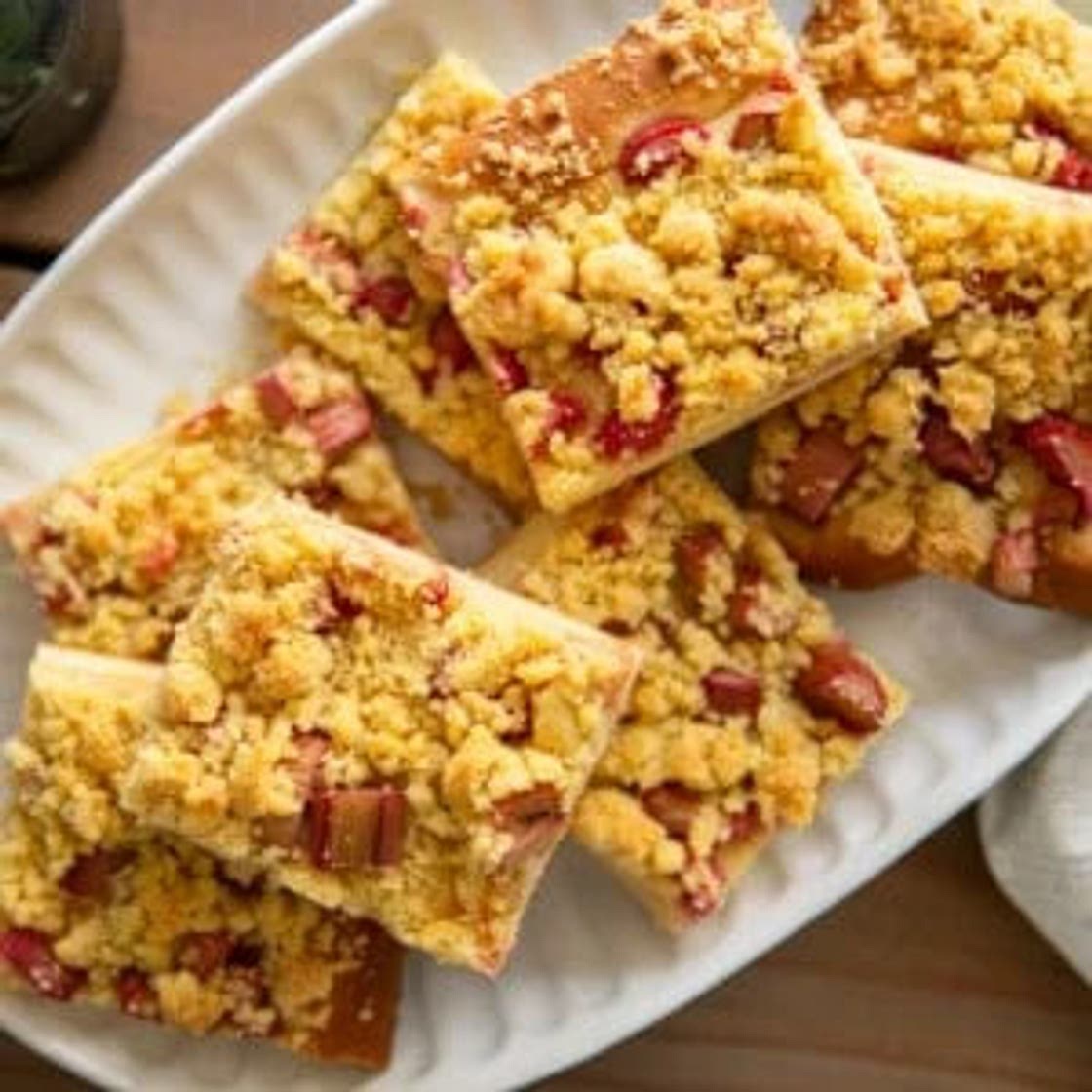 Rhubarb Cake with Streusel