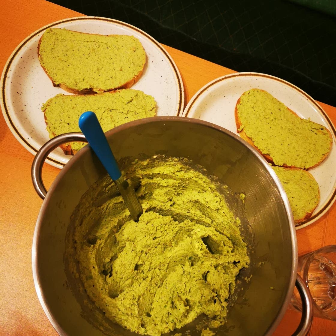 Houmous petit pois basilic