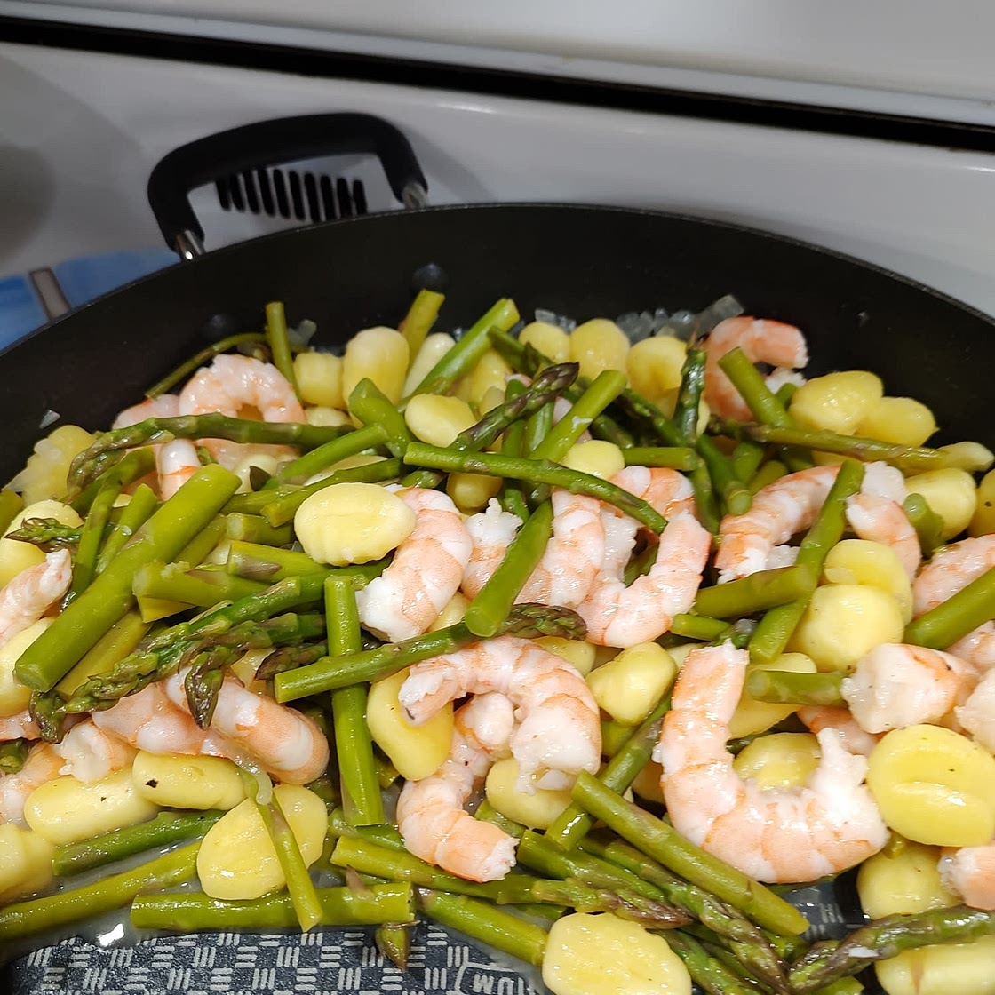 Skillet Gnocchi with Shrimp & Asparagus